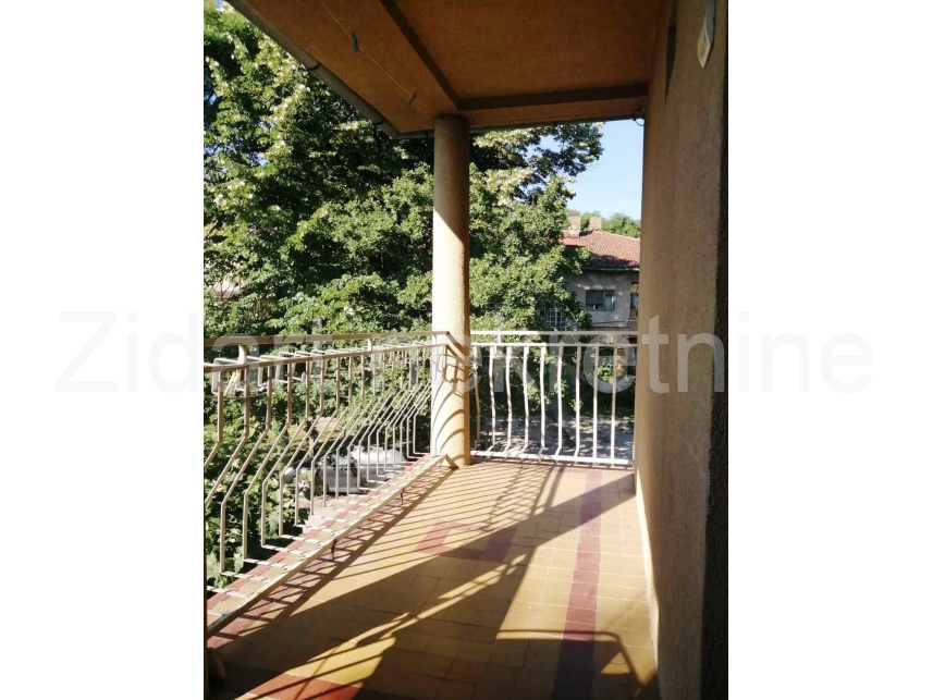 Будинок, 1313 м², 95 000$ — FAKTOR